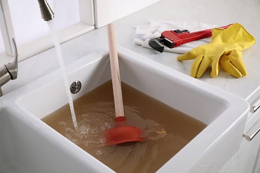 Quand faire appel à un professionnel pour déboucher une canalisation ?